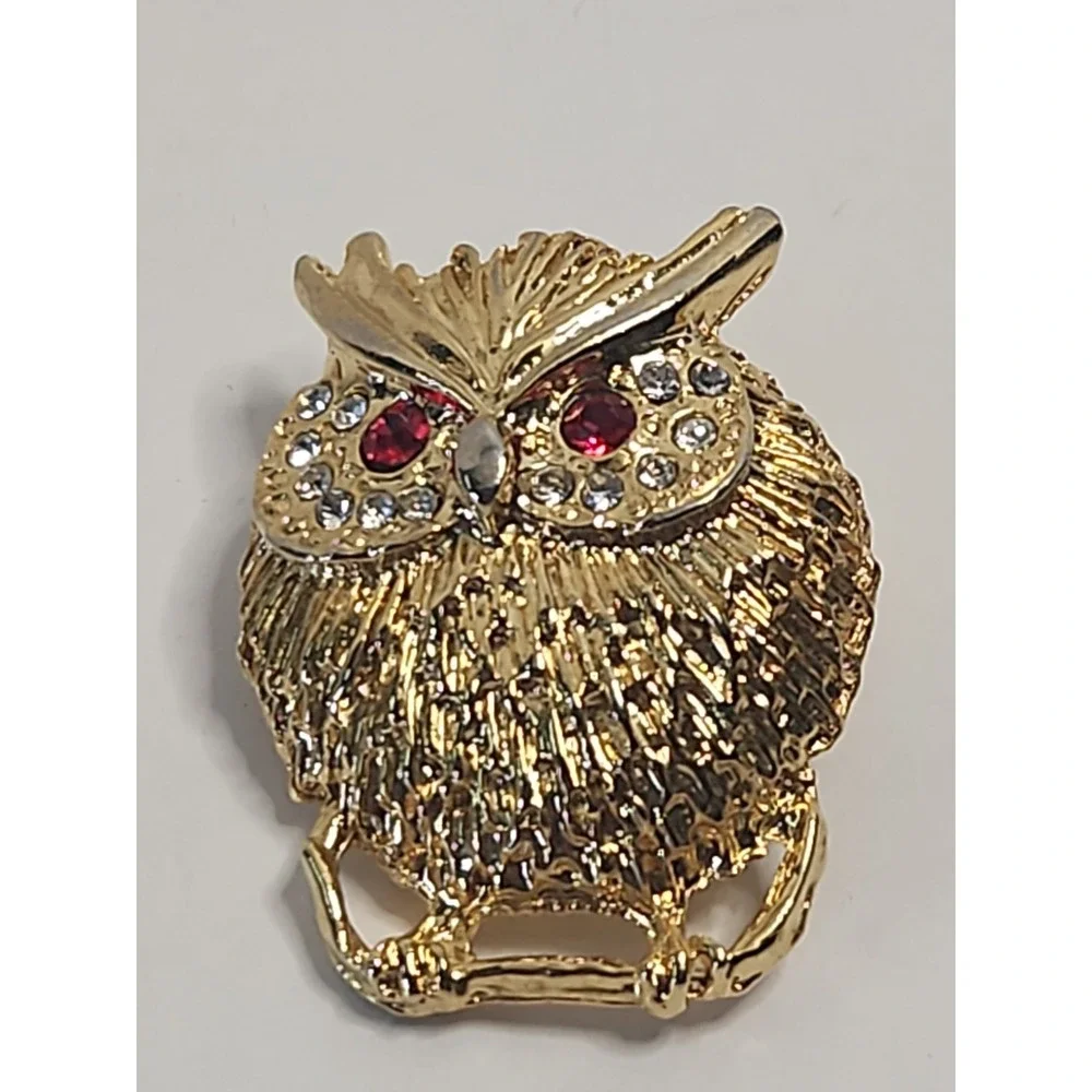 Vintage Goldtone Owl Brooch Red Rhinestone Eyes 1.25